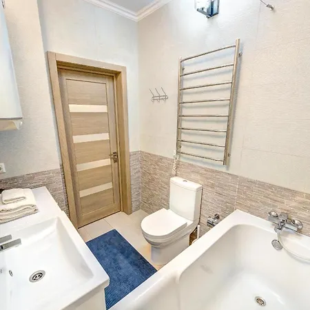 Апартаменти Voskresenska 18 , парковые озера *