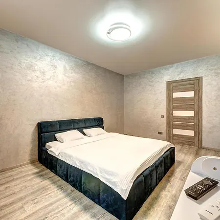 Апартаменти Voskresenska 18 , парковые озера *