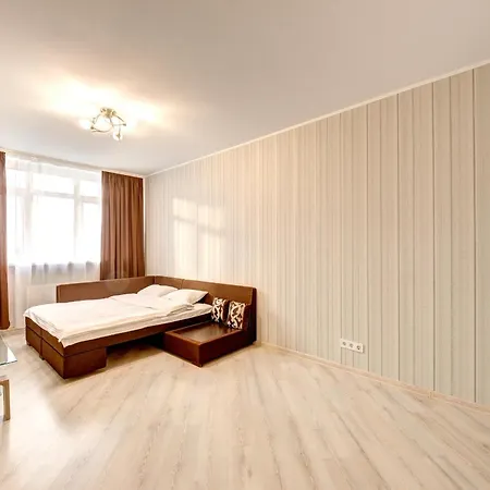 Voskresenska 18 , парковые озера Апартаменти *