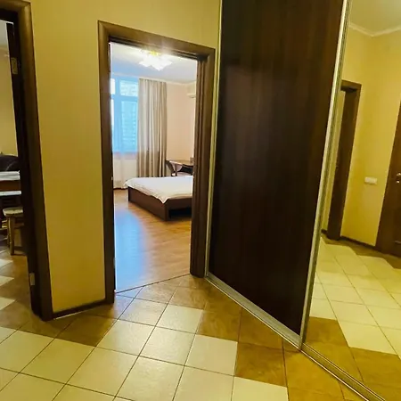 Апартаменти Voskresenska 18 , парковые озера *