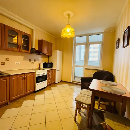 Voskresenska 18 , парковые озера Апартаменти *