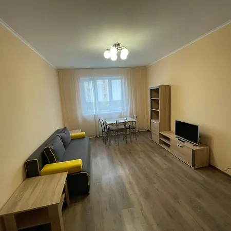 Voskresenska 18 , парковые озера Апартаменти *