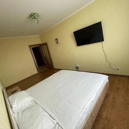 Апартаменти Voskresenska 18 , парковые озера *